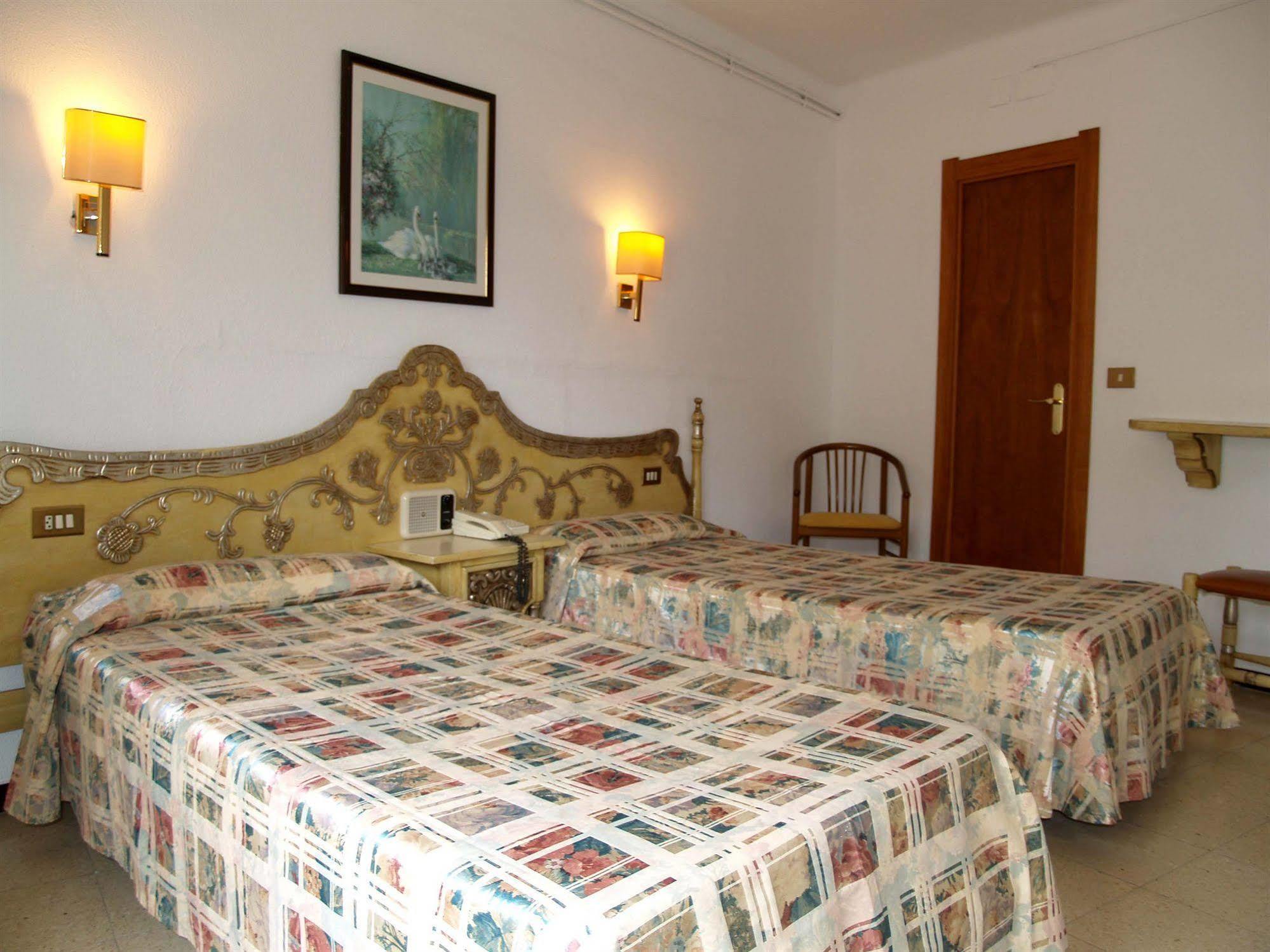 Hotel Hostal Del Sol Sant Feliu de Guíxols Ngoại thất bức ảnh