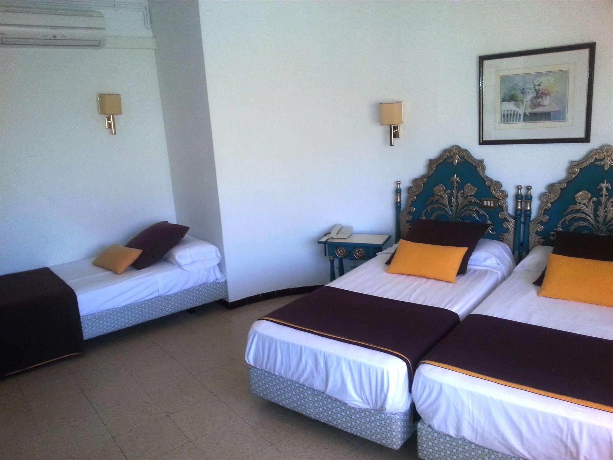 Hotel Hostal Del Sol Sant Feliu de Guíxols Ngoại thất bức ảnh