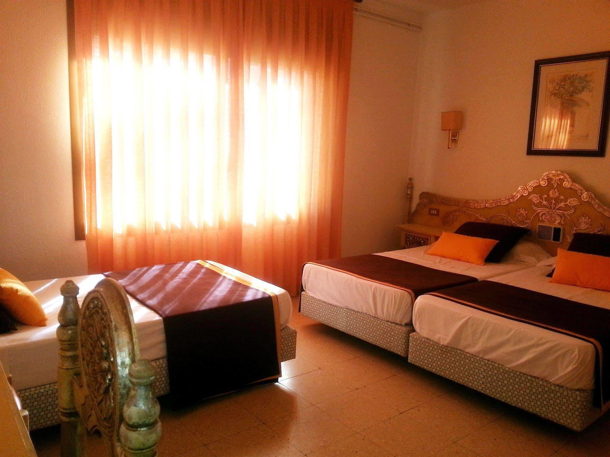 Hotel Hostal Del Sol Sant Feliu de Guíxols Ngoại thất bức ảnh