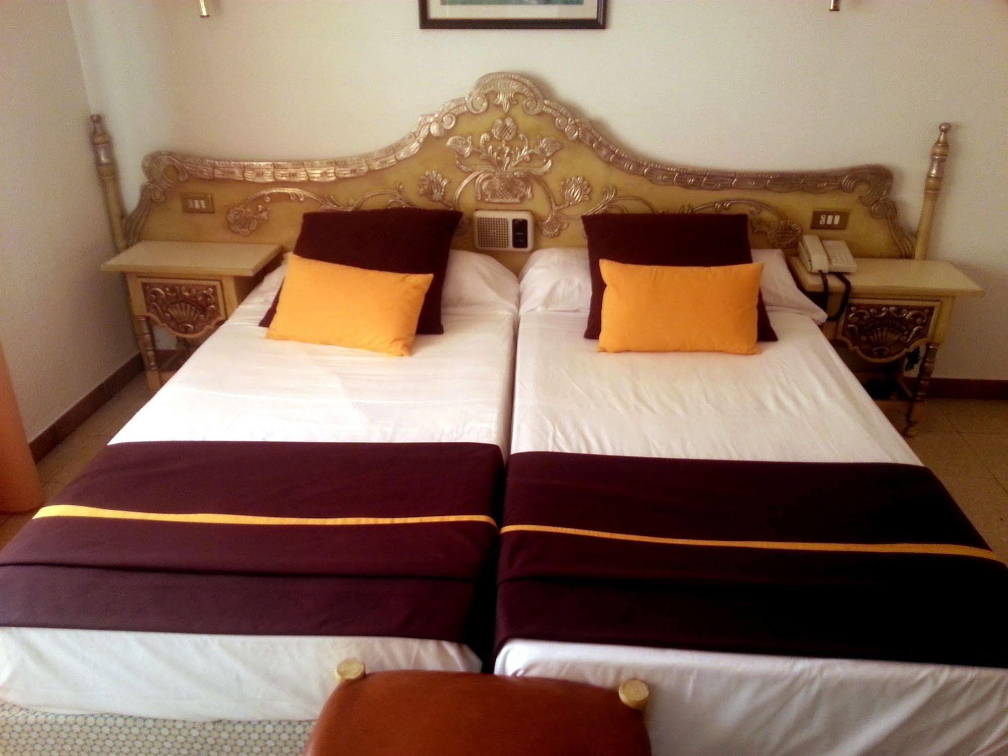 Hotel Hostal Del Sol Sant Feliu de Guíxols Ngoại thất bức ảnh