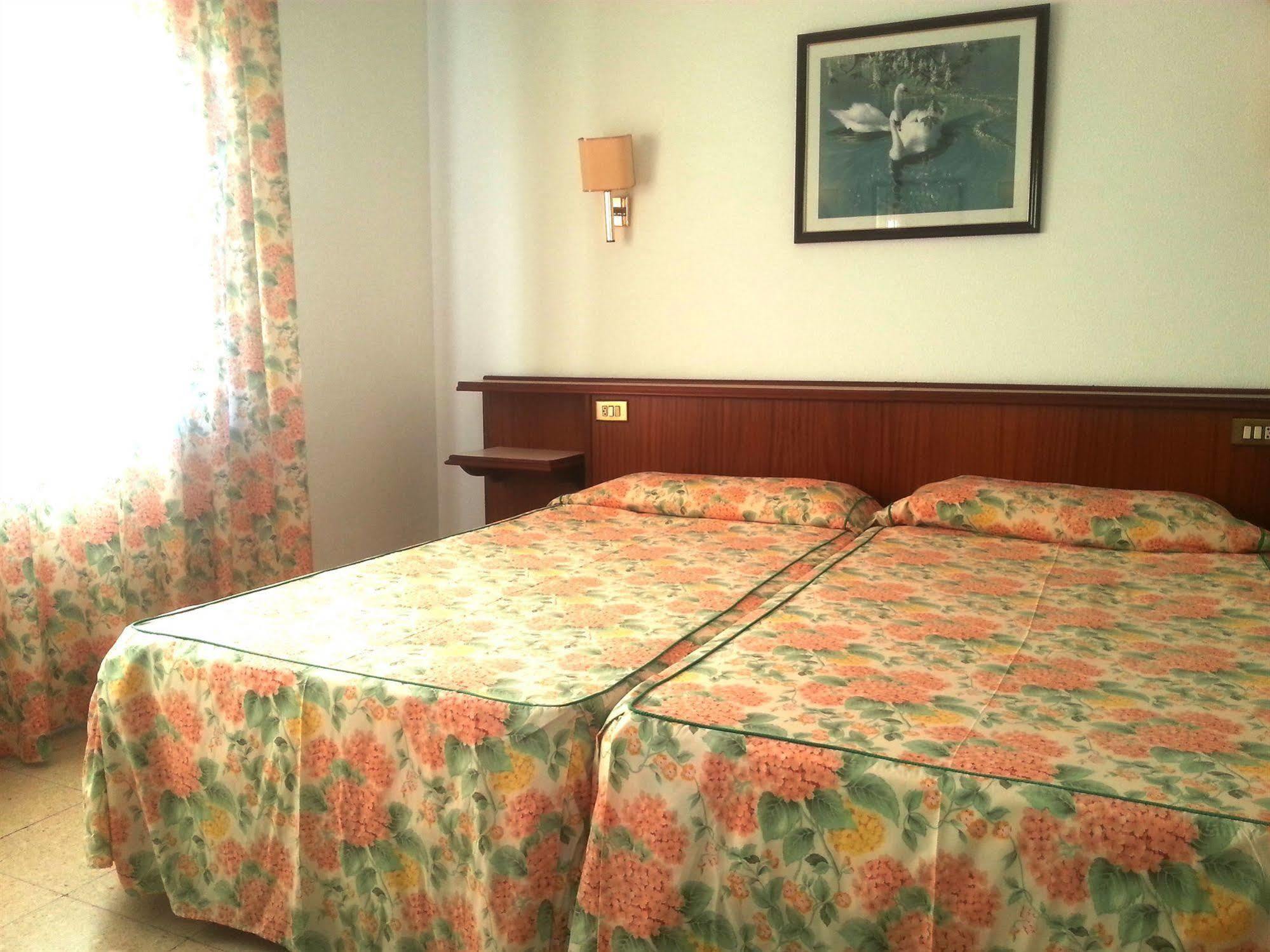 Hotel Hostal Del Sol Sant Feliu de Guíxols Ngoại thất bức ảnh