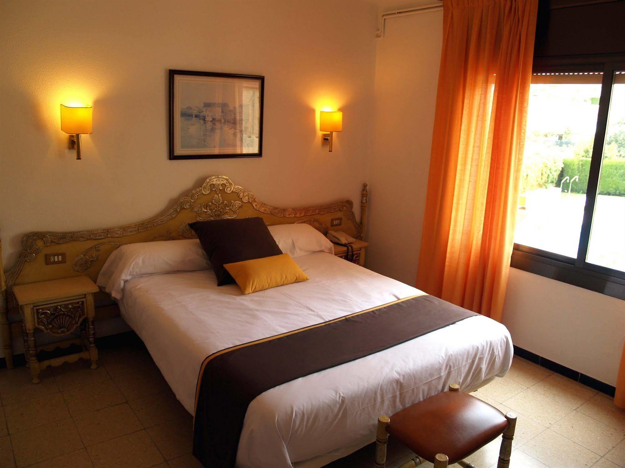 Hotel Hostal Del Sol Sant Feliu de Guíxols Ngoại thất bức ảnh