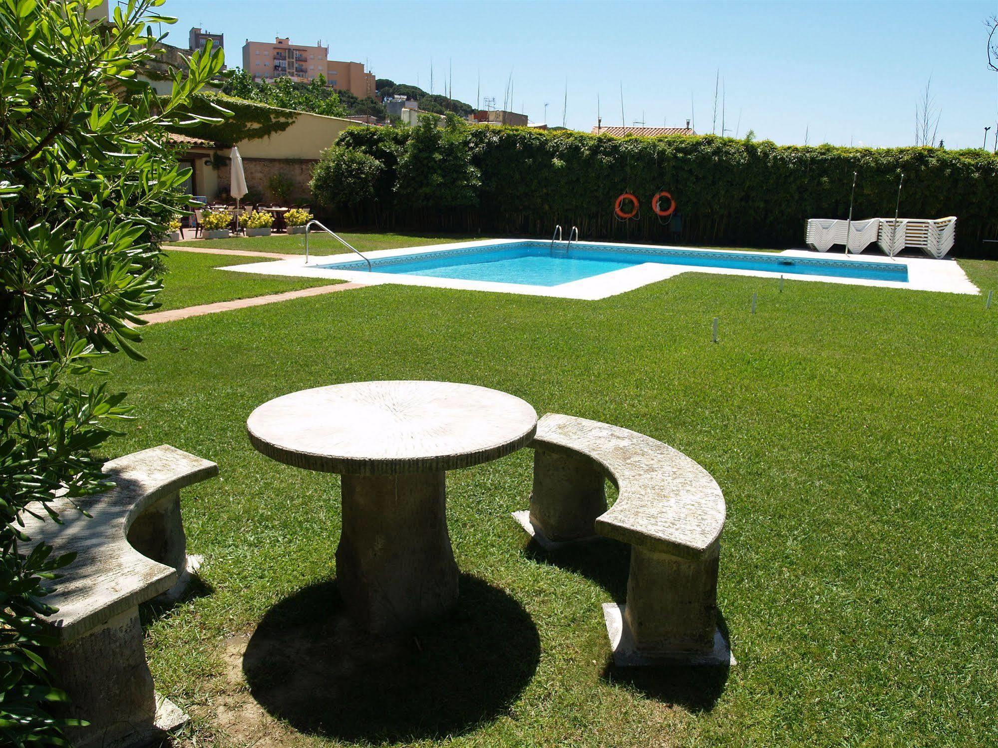 Hotel Hostal Del Sol Sant Feliu de Guíxols Ngoại thất bức ảnh